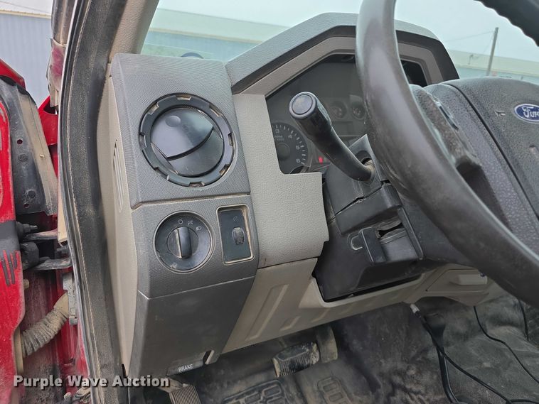 image for item FI0818 2008 Ford F350 Super Duty XL pickup truck