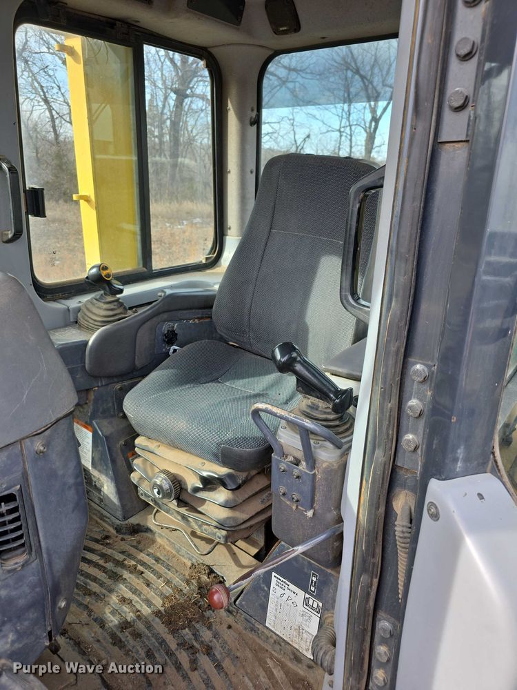 image for item FI0820 2006 Komatsu D65PX-15 dozer