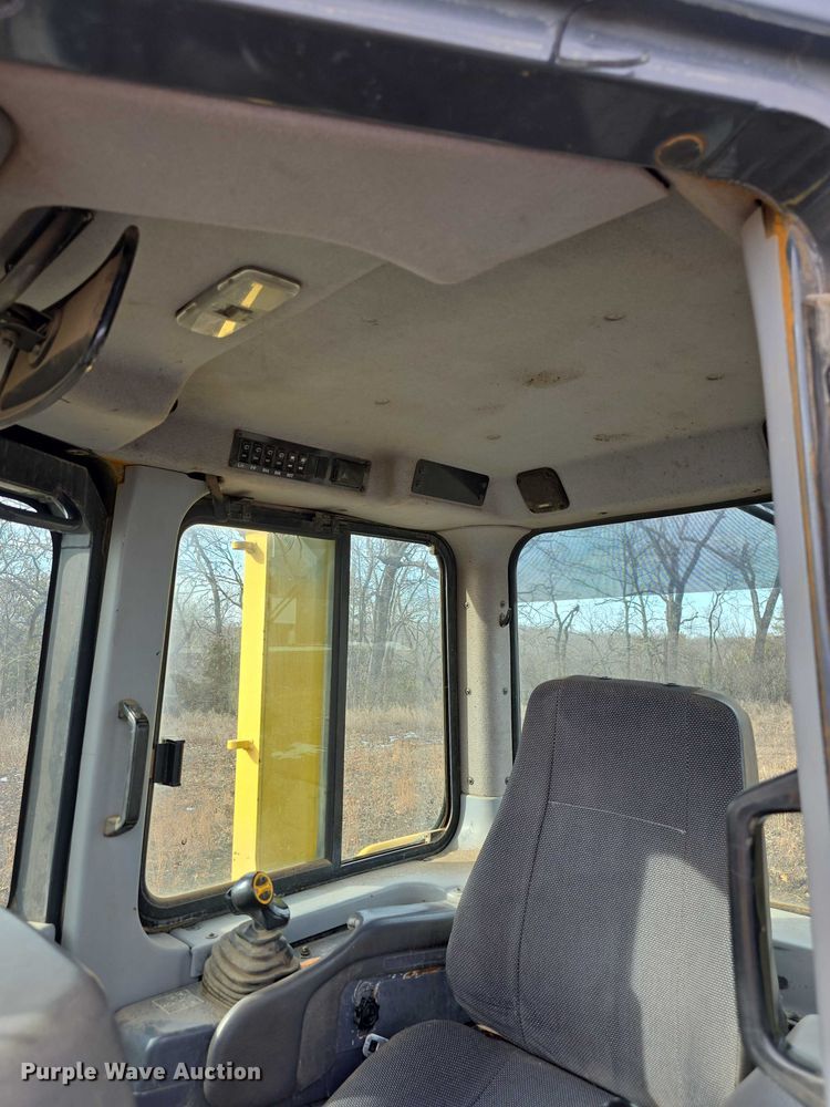 image for item FI0820 2006 Komatsu D65PX-15 dozer