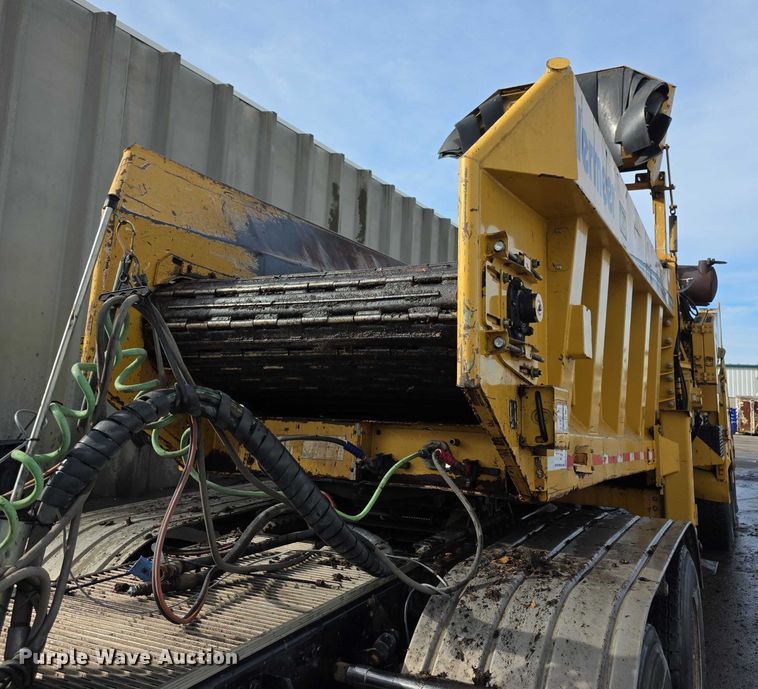 image for item FI0823 2013 Vermeer HG6000 horizontal grinder