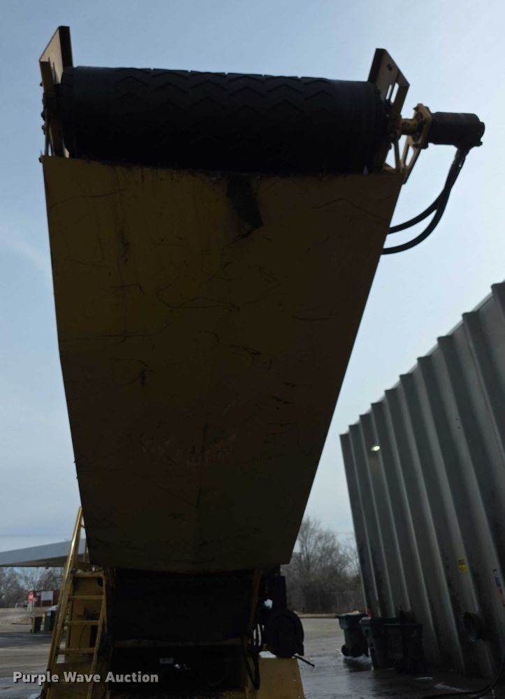 image for item FI0823 2013 Vermeer HG6000 horizontal grinder