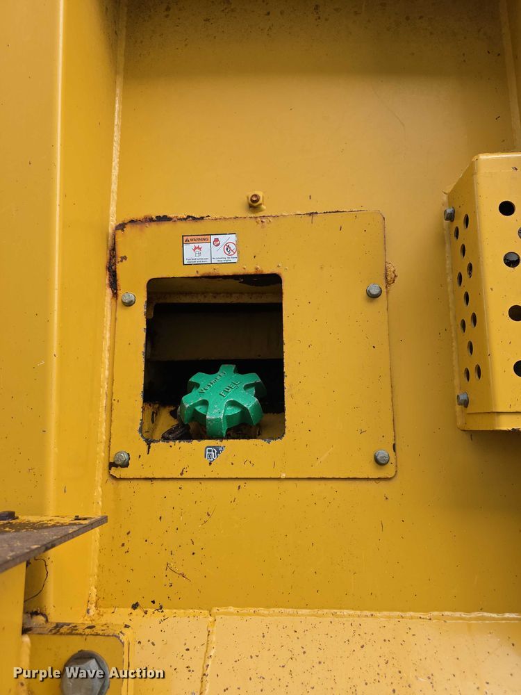 image for item FI0823 2013 Vermeer HG6000 horizontal grinder