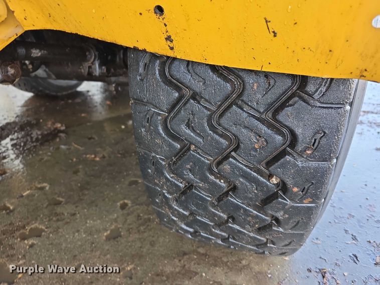 image for item FI0823 2013 Vermeer HG6000 horizontal grinder