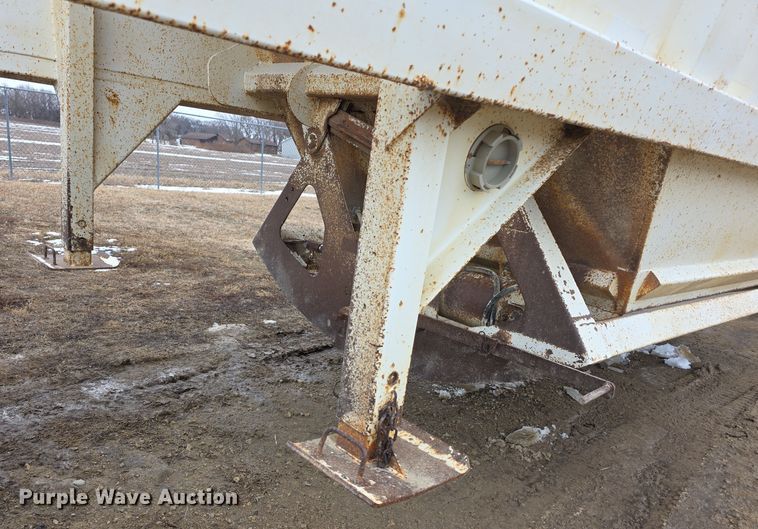 image for item FI0824 2004 Lufkin TBD4020 bottom dump trailer