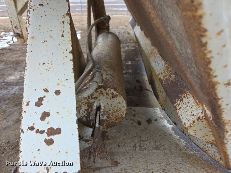 image for item FI0824 2004 Lufkin TBD4020 bottom dump trailer