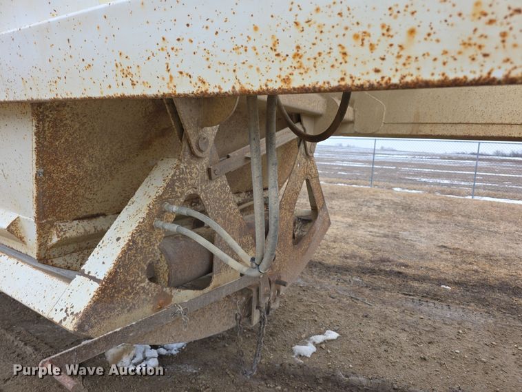 image for item FI0824 2004 Lufkin TBD4020 bottom dump trailer