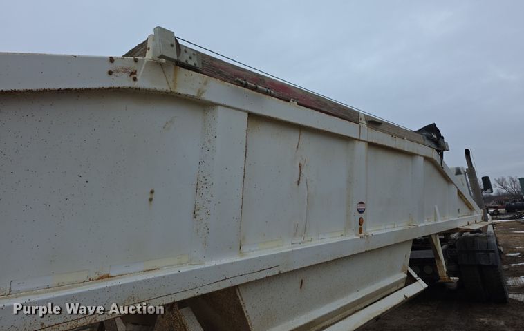 image for item FI0824 2004 Lufkin TBD4020 bottom dump trailer