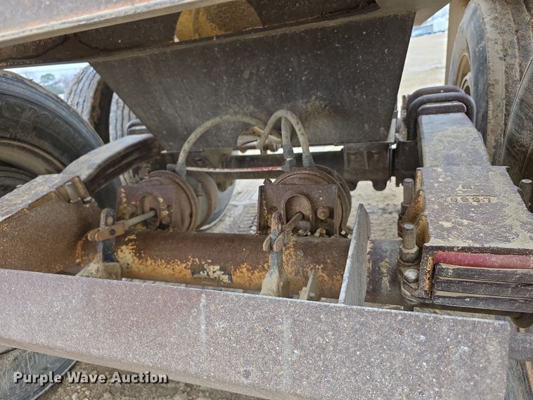 image for item FI0824 2004 Lufkin TBD4020 bottom dump trailer