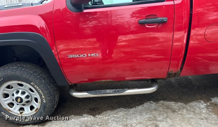 image for item FK1585 2013 Chevrolet Silverado 3500HD pickup truck