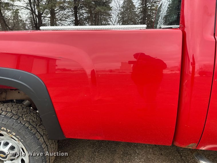 image for item FK1585 2013 Chevrolet Silverado 3500HD pickup truck