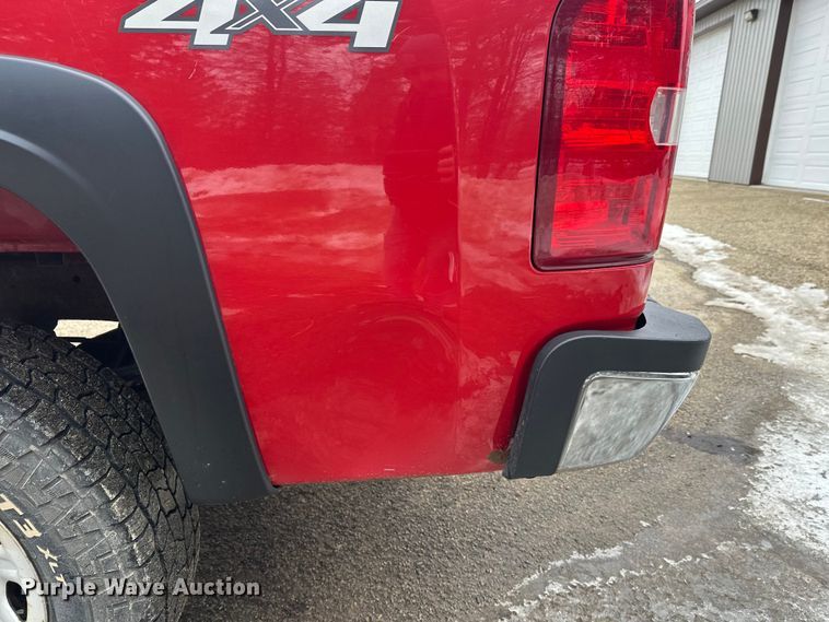 image for item FK1585 2013 Chevrolet Silverado 3500HD pickup truck