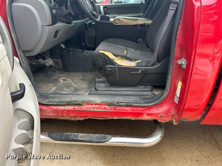 image for item FK1585 2013 Chevrolet Silverado 3500HD pickup truck