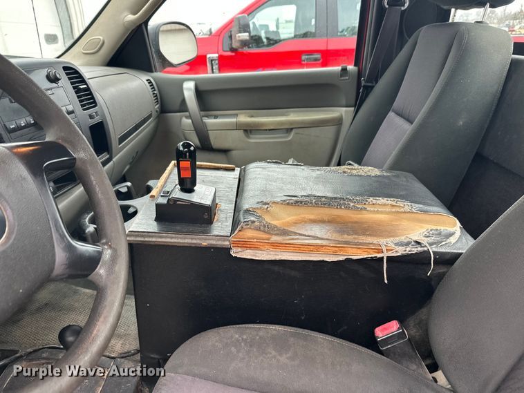 image for item FK1585 2013 Chevrolet Silverado 3500HD pickup truck