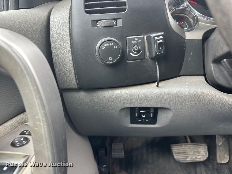 image for item FK1585 2013 Chevrolet Silverado 3500HD pickup truck