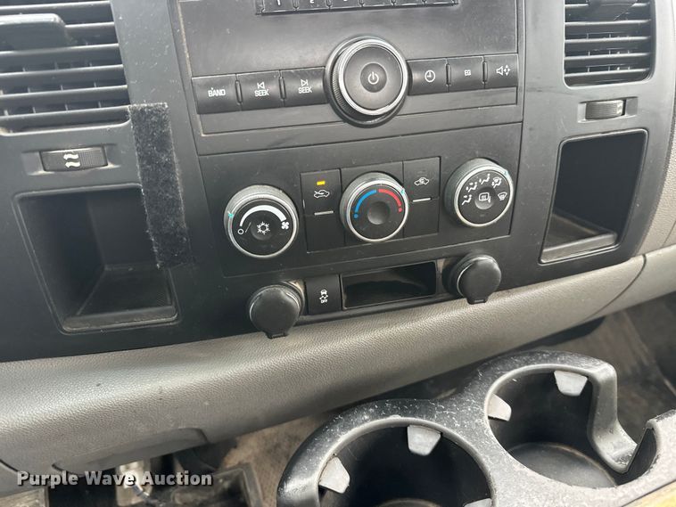 image for item FK1585 2013 Chevrolet Silverado 3500HD pickup truck