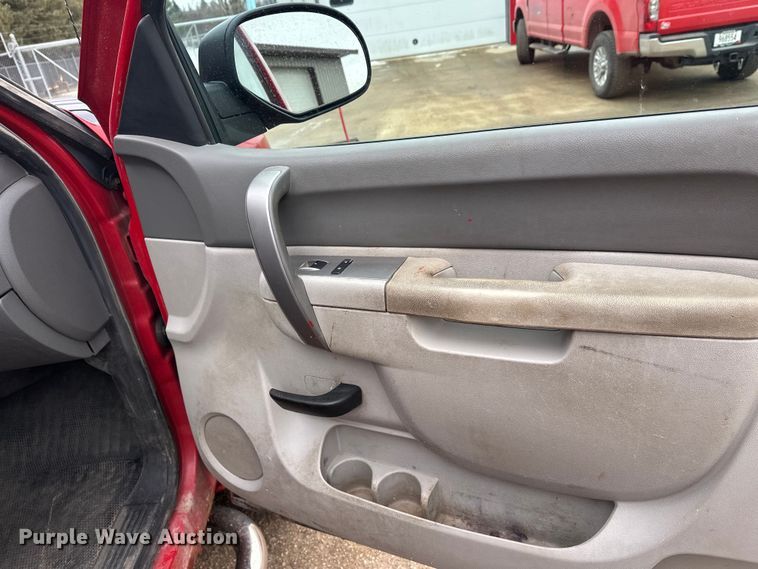 image for item FK1585 2013 Chevrolet Silverado 3500HD pickup truck