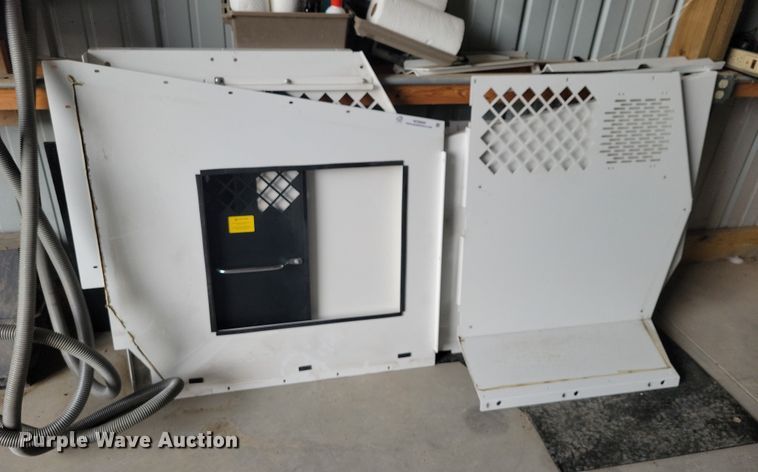 image for item NO9894 Chevrolet Tahoe police vehicle equipment