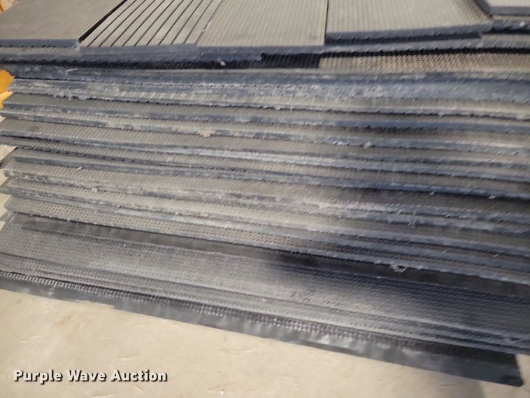 image for item NO9933 (4) pallets of mats