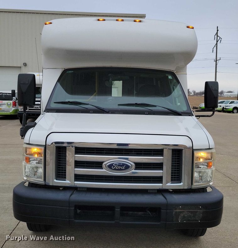 image for item NO9961 2011 Supreme E450 shuttle bus