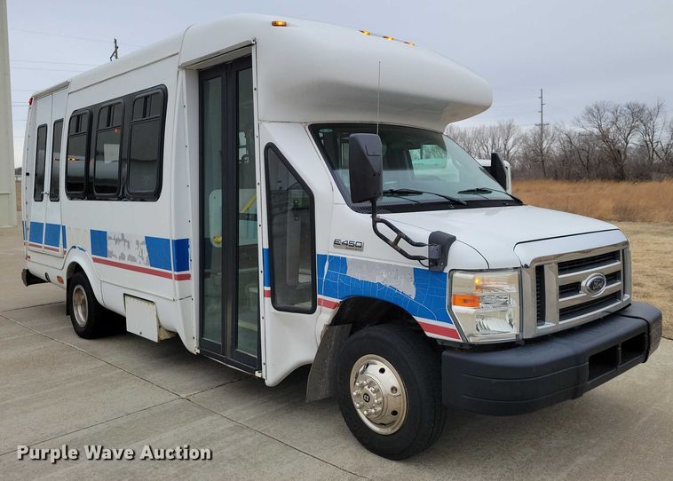 image for item NO9961 2011 Supreme E450 shuttle bus