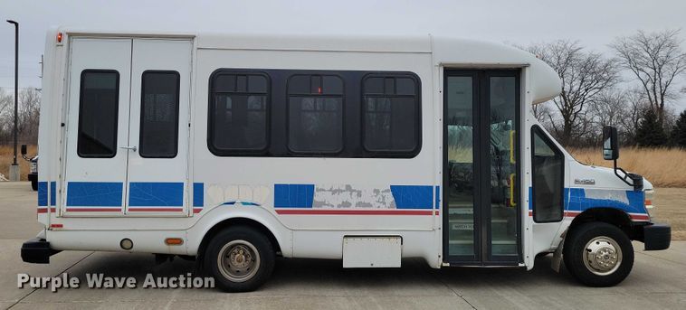 image for item NO9961 2011 Supreme E450 shuttle bus