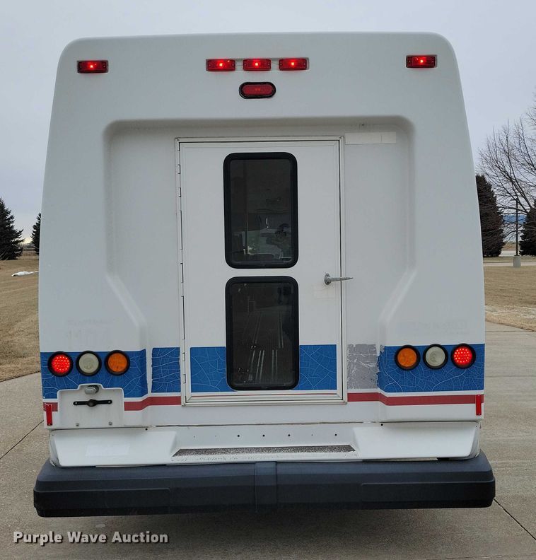 image for item NO9961 2011 Supreme E450 shuttle bus