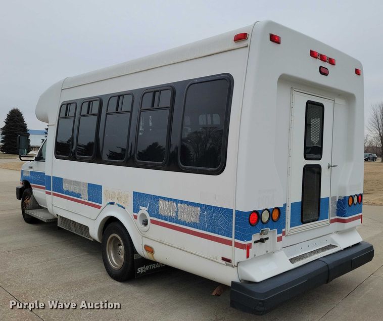 image for item NO9961 2011 Supreme E450 shuttle bus