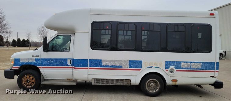 image for item NO9961 2011 Supreme E450 shuttle bus