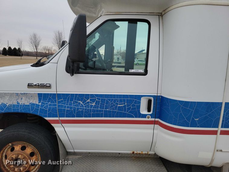 image for item NO9961 2011 Supreme E450 shuttle bus