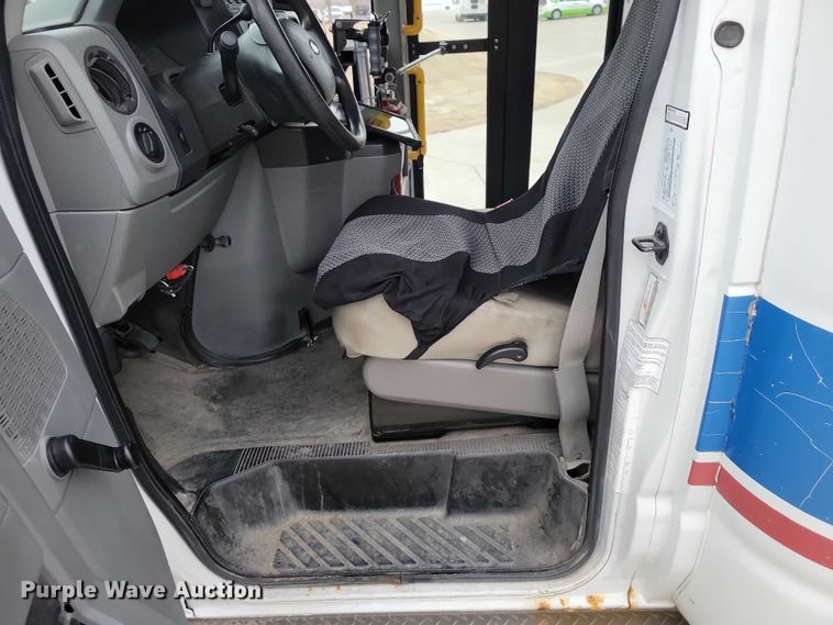 image for item NO9961 2011 Supreme E450 shuttle bus