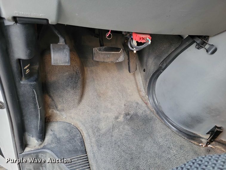 image for item NO9961 2011 Supreme E450 shuttle bus