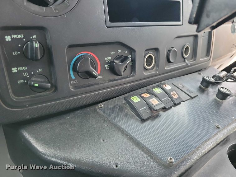 image for item NO9961 2011 Supreme E450 shuttle bus