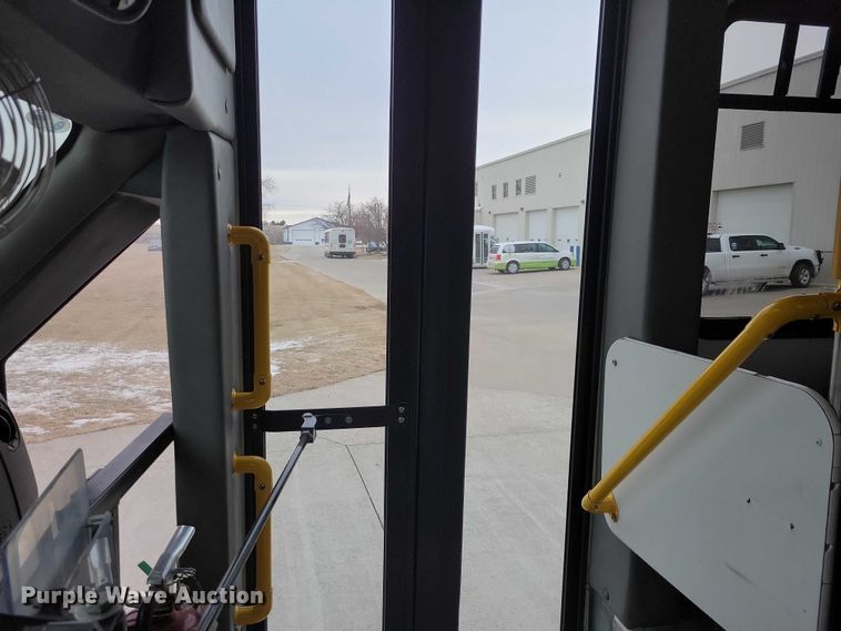 image for item NO9961 2011 Supreme E450 shuttle bus