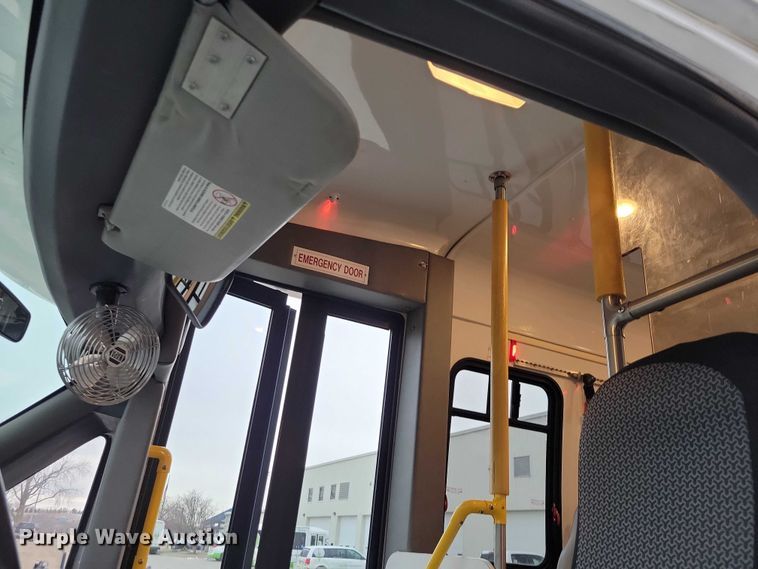 image for item NO9961 2011 Supreme E450 shuttle bus