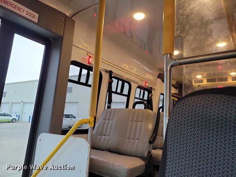 image for item NO9961 2011 Supreme E450 shuttle bus