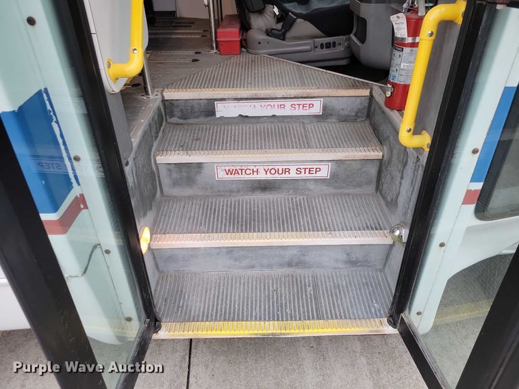 image for item NO9961 2011 Supreme E450 shuttle bus