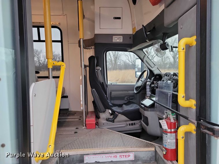 image for item NO9961 2011 Supreme E450 shuttle bus