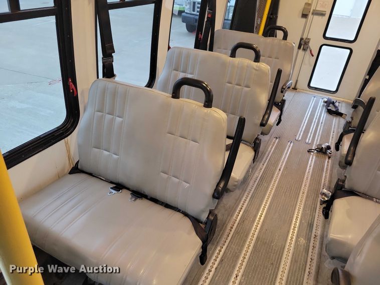 image for item NO9961 2011 Supreme E450 shuttle bus