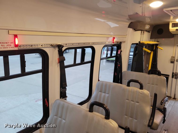 image for item NO9961 2011 Supreme E450 shuttle bus