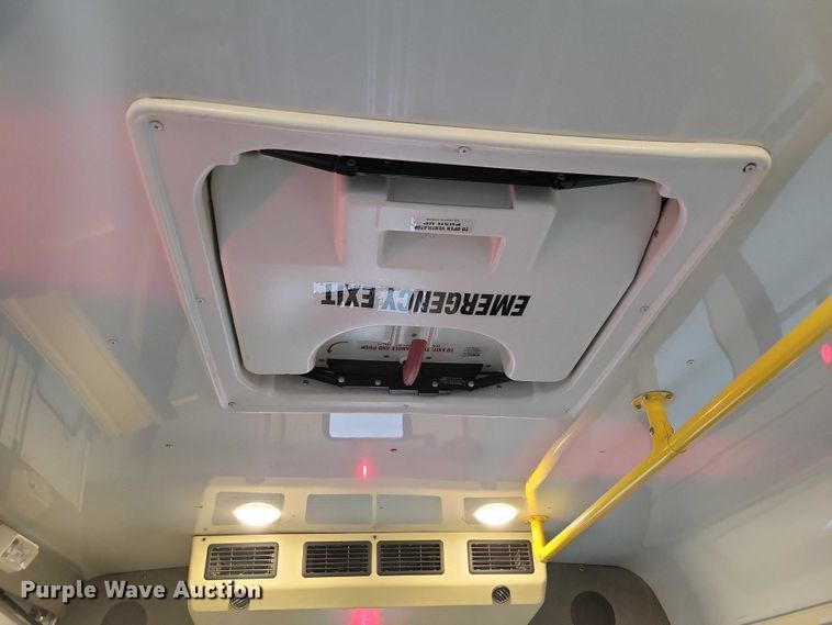 image for item NO9961 2011 Supreme E450 shuttle bus