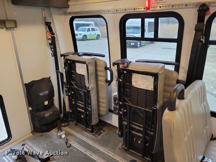 image for item NO9961 2011 Supreme E450 shuttle bus