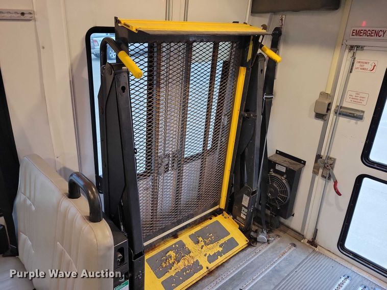 image for item NO9961 2011 Supreme E450 shuttle bus