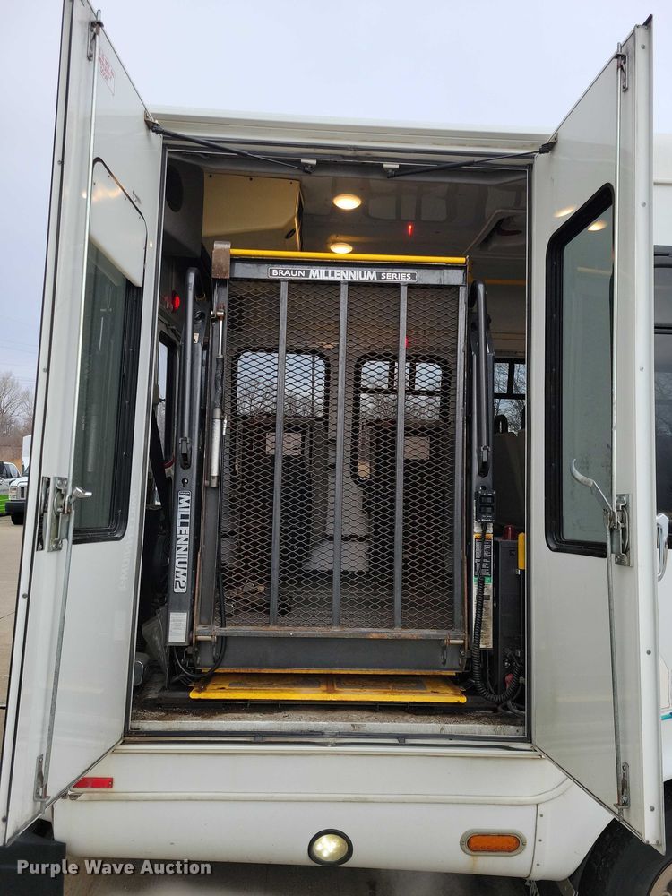 image for item NO9961 2011 Supreme E450 shuttle bus