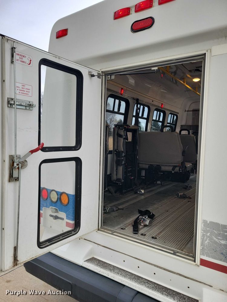 image for item NO9961 2011 Supreme E450 shuttle bus