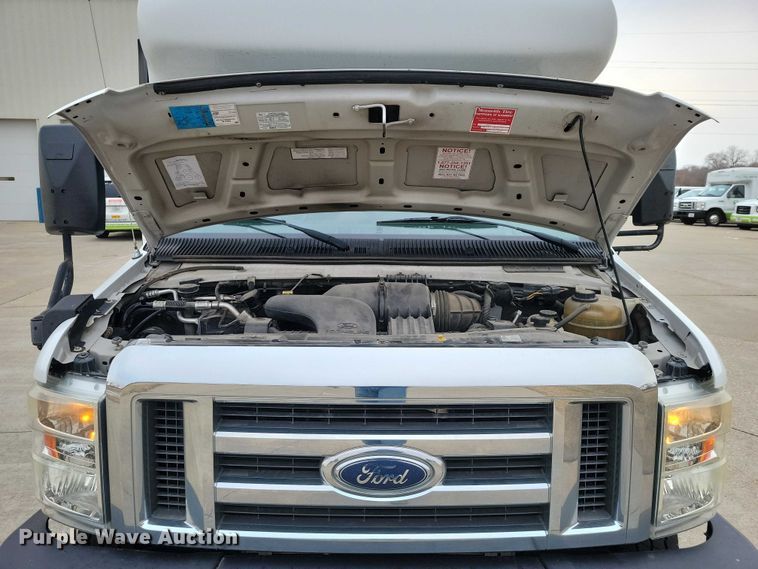 image for item NO9961 2011 Supreme E450 shuttle bus