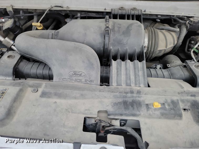 image for item NO9961 2011 Supreme E450 shuttle bus