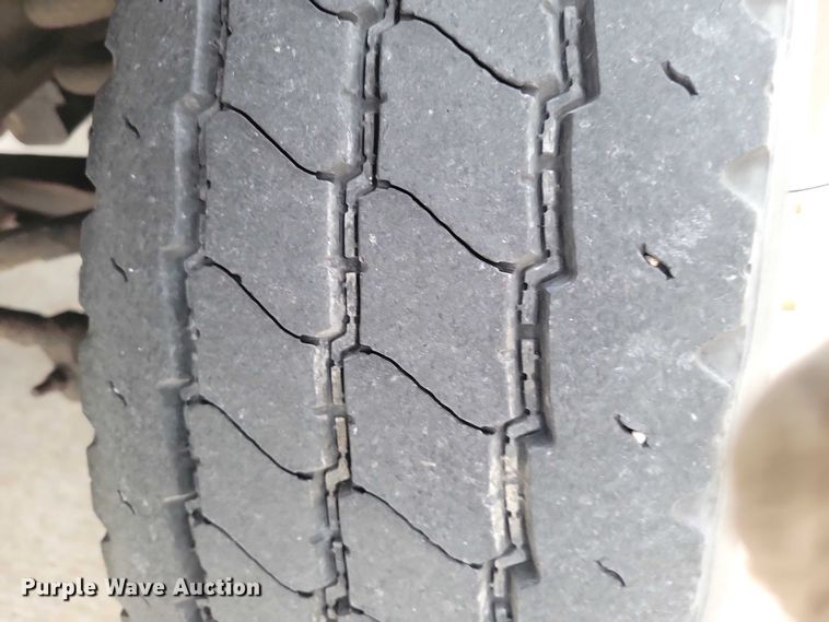 image for item NO9961 2011 Supreme E450 shuttle bus