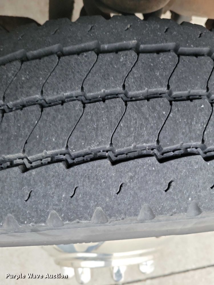 image for item NO9961 2011 Supreme E450 shuttle bus