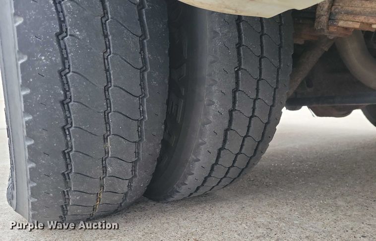 image for item NO9961 2011 Supreme E450 shuttle bus