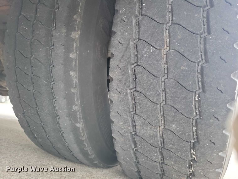 image for item NO9961 2011 Supreme E450 shuttle bus